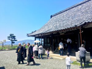 ご家庭で余ったお香をお寺で引き受けております
